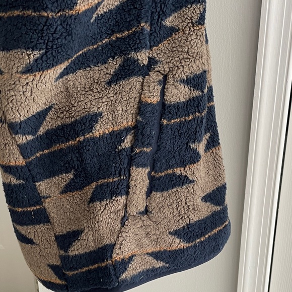 The North Face Sz L Campshire Aztec Women's Fleece Vest - Brown and Navy. - Picture 10 of 13